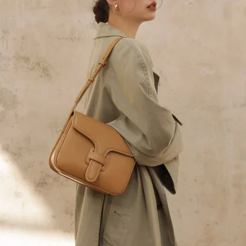 2023 Модни марки нови универсални малки квадратни чанти за подмишниците, модна дизайнерска чанта-месинджър през рамо, кожена кесия