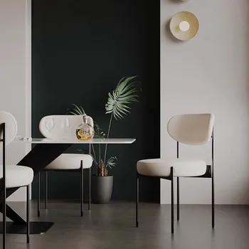 Бял дизайнерски трапезни столове, минималистичен стол за грим в италианската хол, черни метални крачета, мебели за двор Sillas Para Comedor