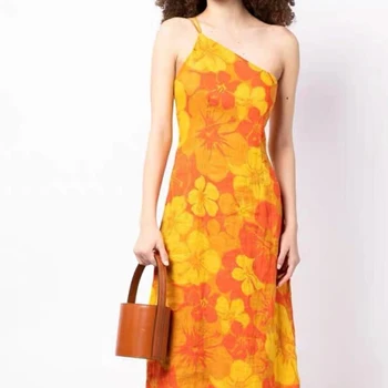Жена ленено рокля миди с флорални принтом в курортен стил, оранжевото рокля с едно рамо