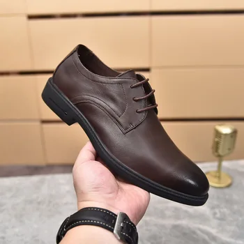 Мъжки ежедневни бизнес обувки от естествена кожа в британския стил, модел обувки с горния слой, нови пролетни сватбени мъжки обувки на плоска подметка, черен, кафяв