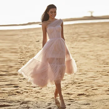 Секси вечерна рокля от розов тюл в сгъвката на едно рамо, сшитое за поръчка, с къдри с дължина до коляното, плажни къси рокли за бала 2023