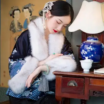 Традиционната китайска облекло Зима Късно Цин, най-Чонсам, женски костюм Тен с цвят на морска вълна, жилетка, стеганая яке с яка, халат за баня