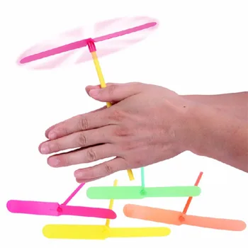 Детски традиционните класически носталгични играчки на открито, пластмасов бамбук летящ витлото под формата на водни кончета, нажимаемый ръчно, подарък за деца